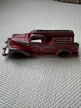 Vintage Manoil Fire Engine Ladder Truck Diecast Toy #709 USA Cast Metal